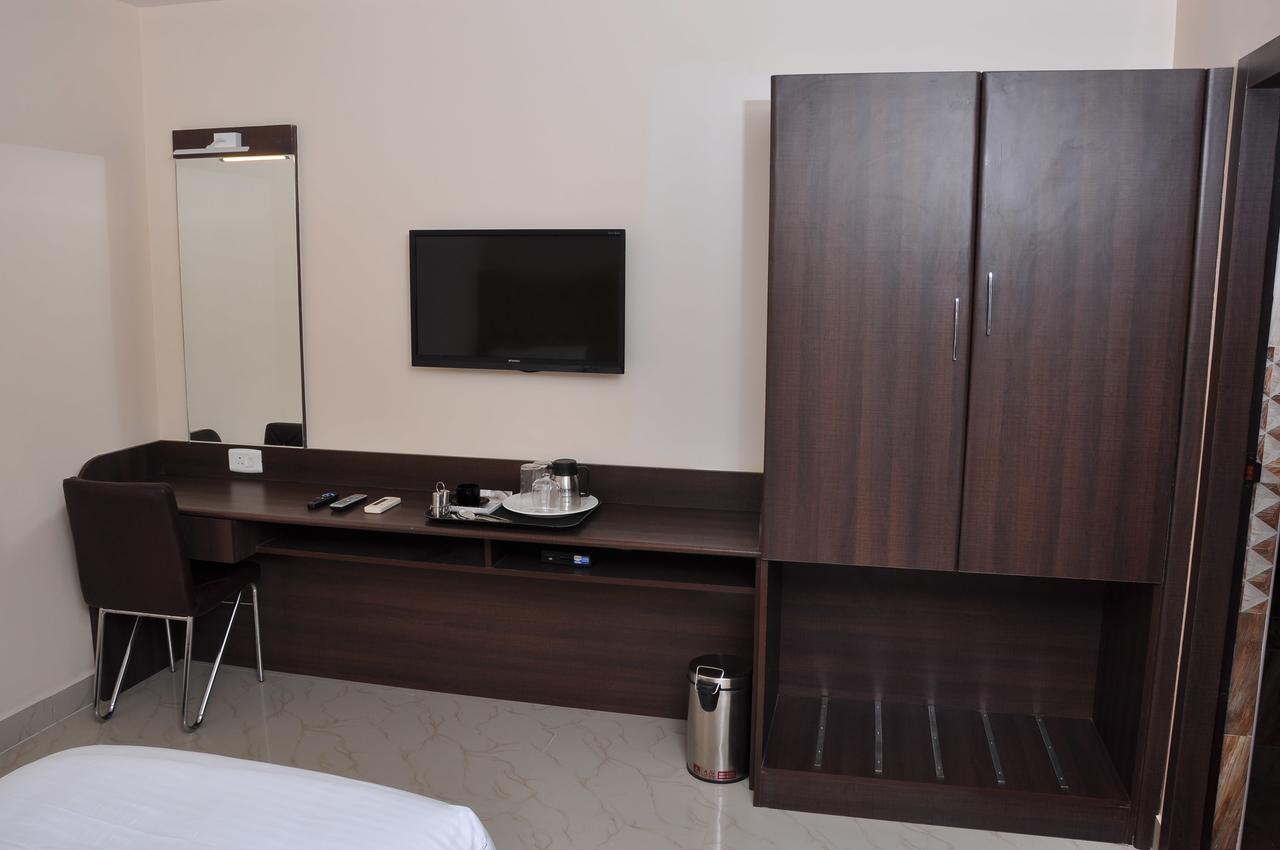 Almas Inn Hotels & Resorts Chennai Bagian luar foto
